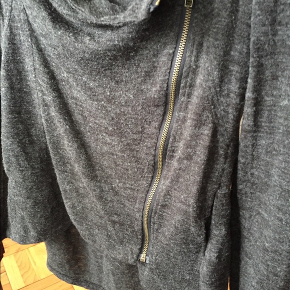 Asymmetric sweater/jacket - Picture 4 of 4